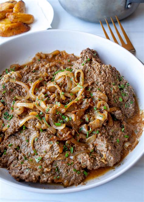 bistec encebollado puerto rico